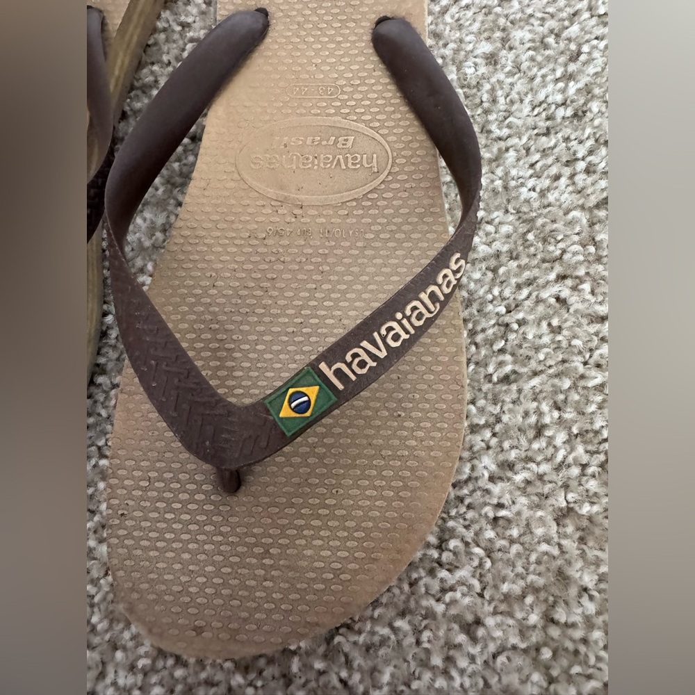 Havaianas Tan and Brown Sandals - Picture 2 of 5